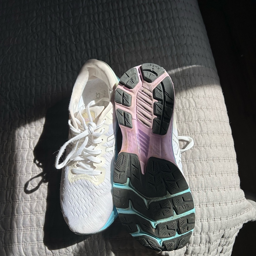 Very lightly worn ASICS Gel Kayano